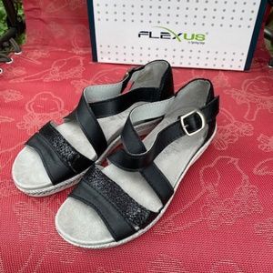 Flexus Crossland Sandals